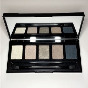 Victoria’s Secret Deluxe Eyeshadow Palette